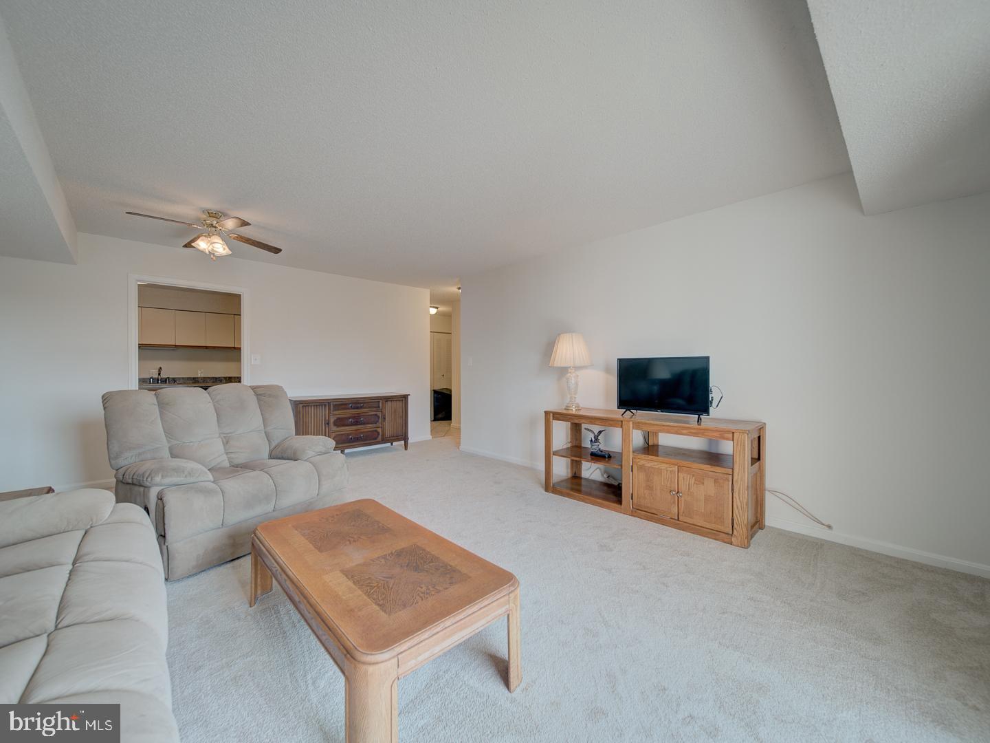 3800 Powell Ln #727