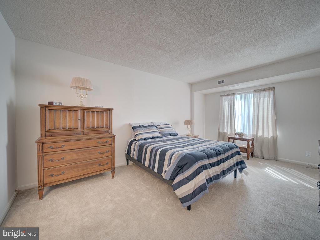 3800 Powell Ln #727