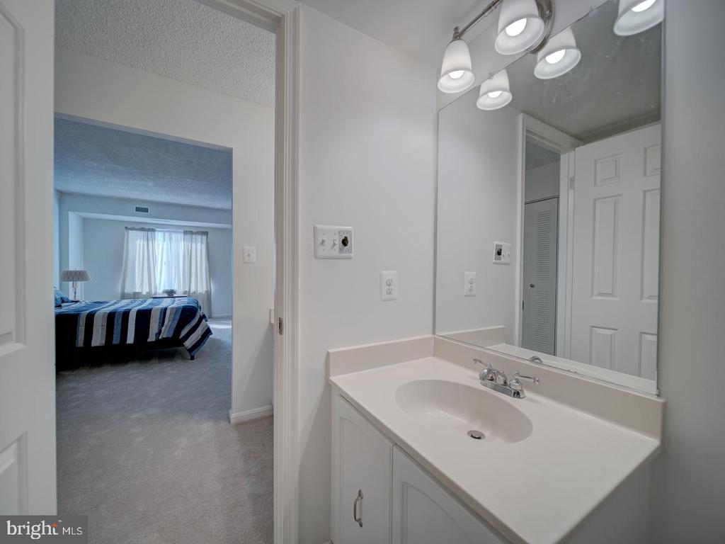 3800 Powell Ln #727