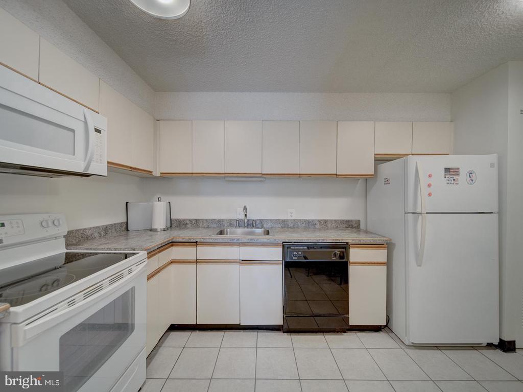 3800 Powell Ln #727