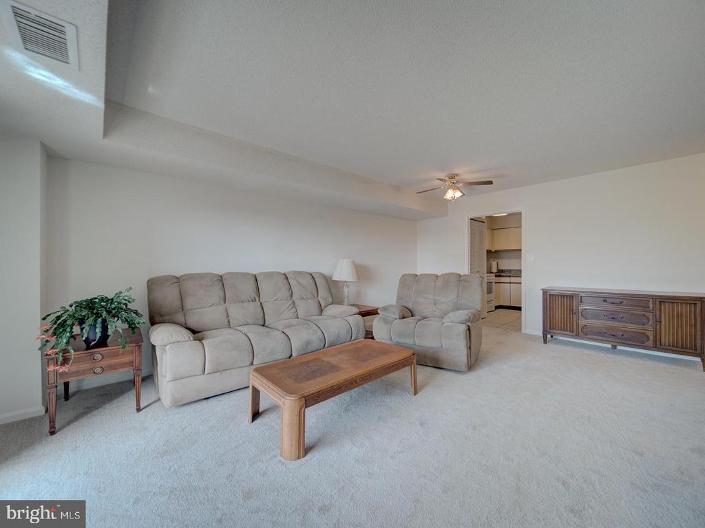 3800 Powell Ln #727