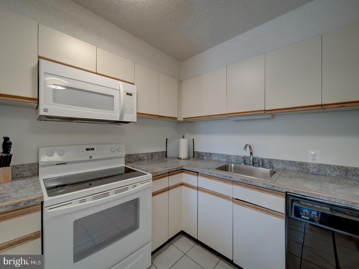 3800 Powell Ln #727