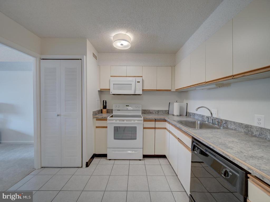 3800 Powell Ln #727