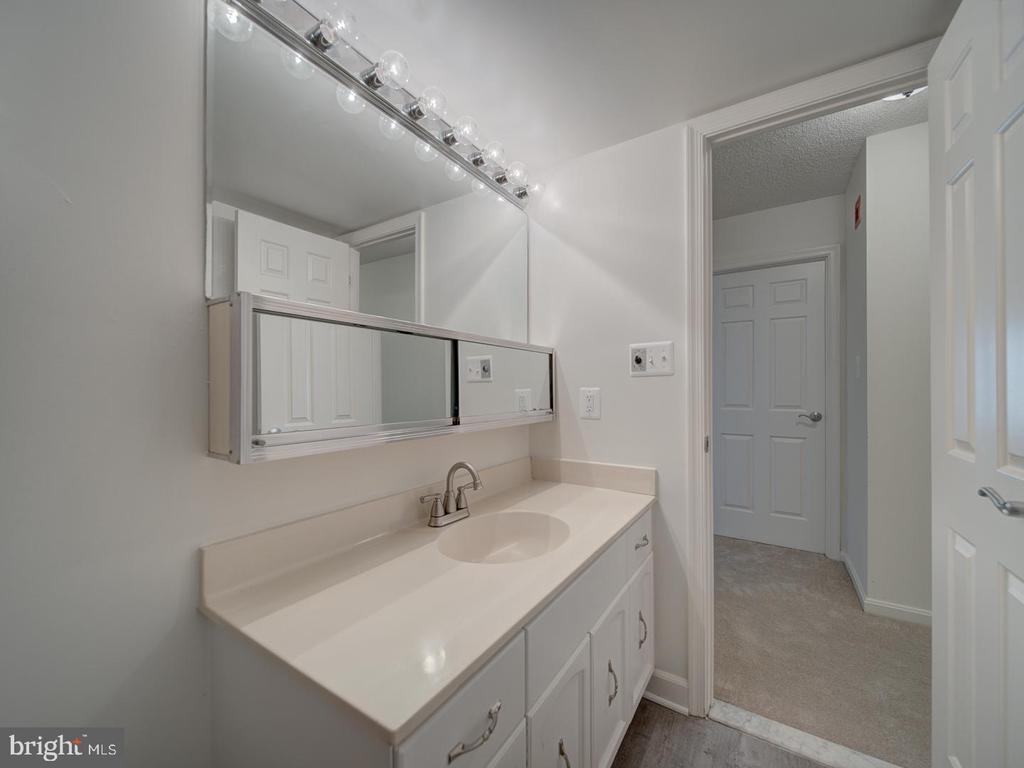 3800 Powell Ln #727