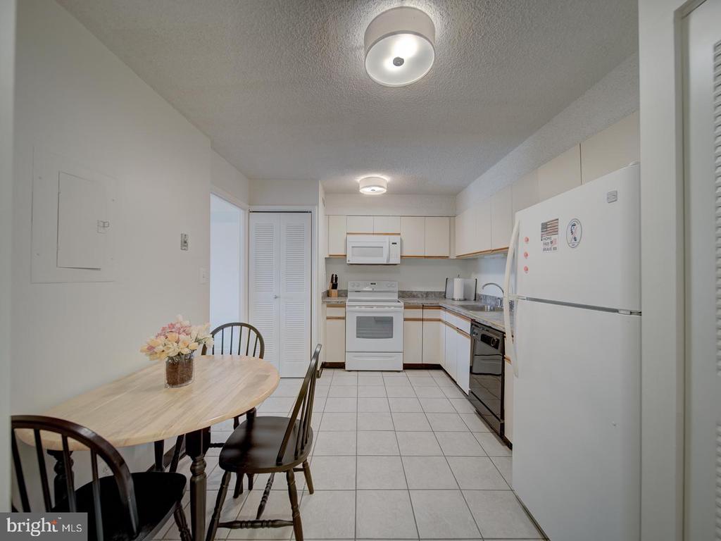3800 Powell Ln #727