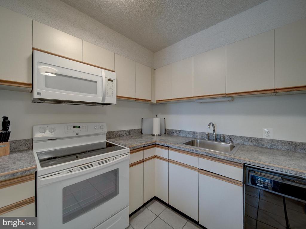 3800 Powell Ln #727