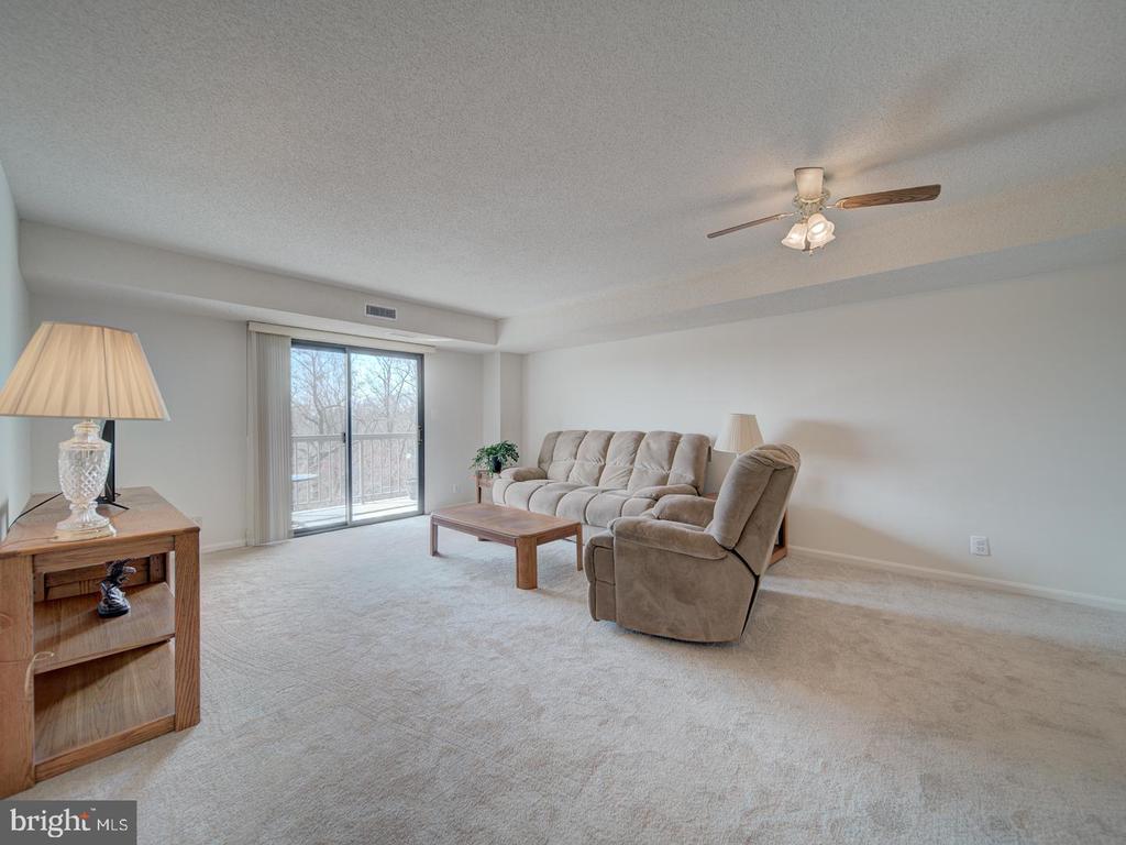 3800 Powell Ln #727