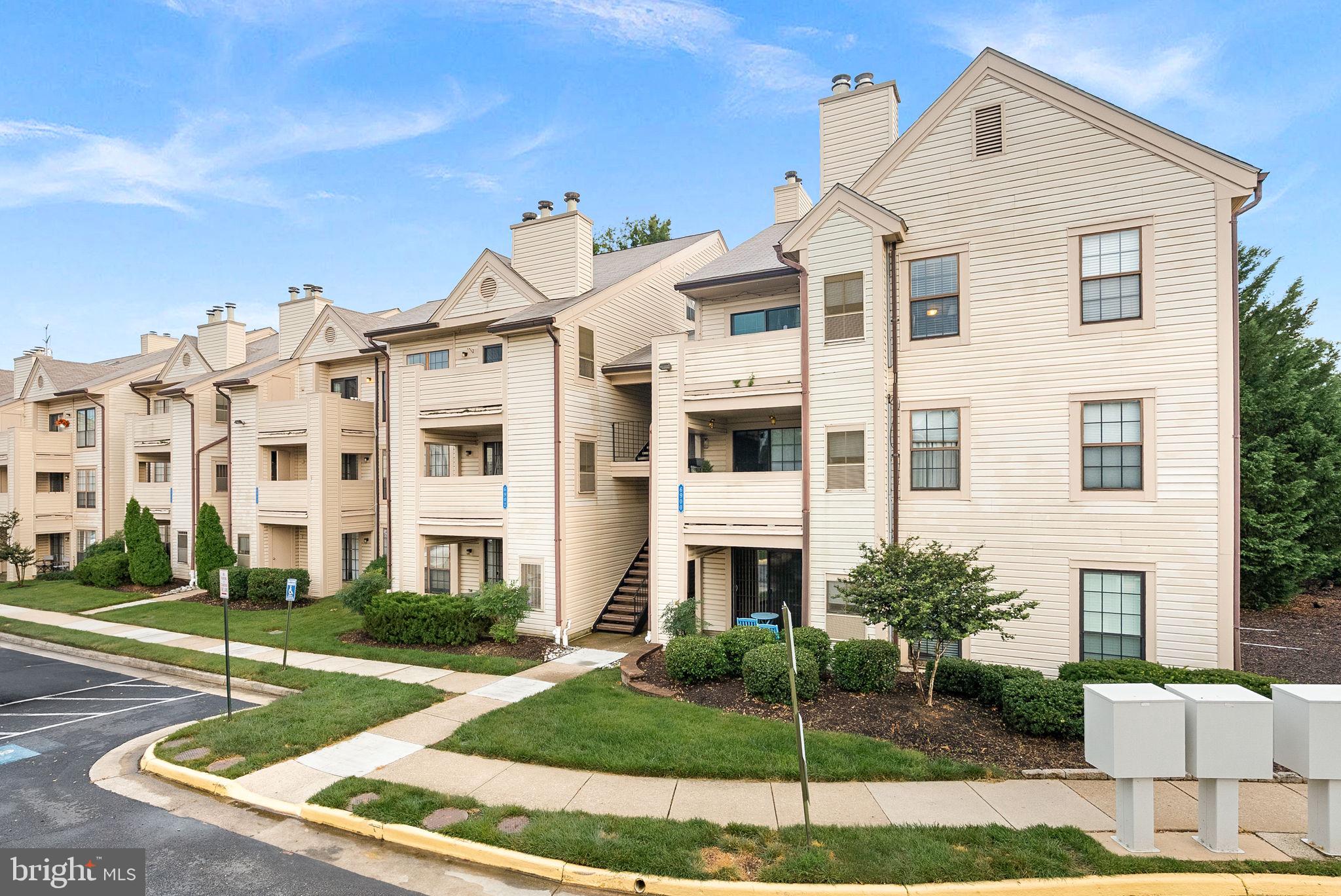 6900 Mary Caroline Cir #L