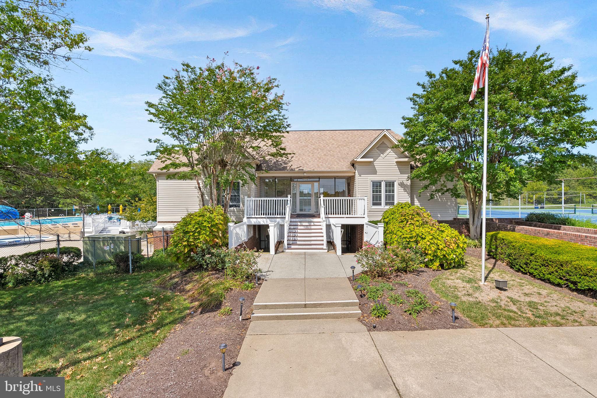 6900 Mary Caroline Cir #L