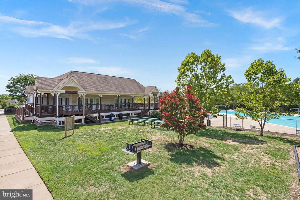 6900 Mary Caroline Cir #L