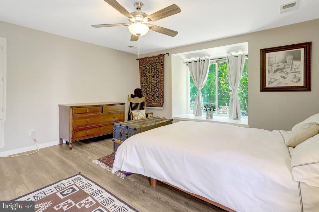 6616 BRADDOCK