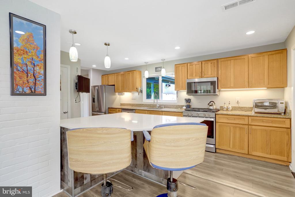 6616 BRADDOCK