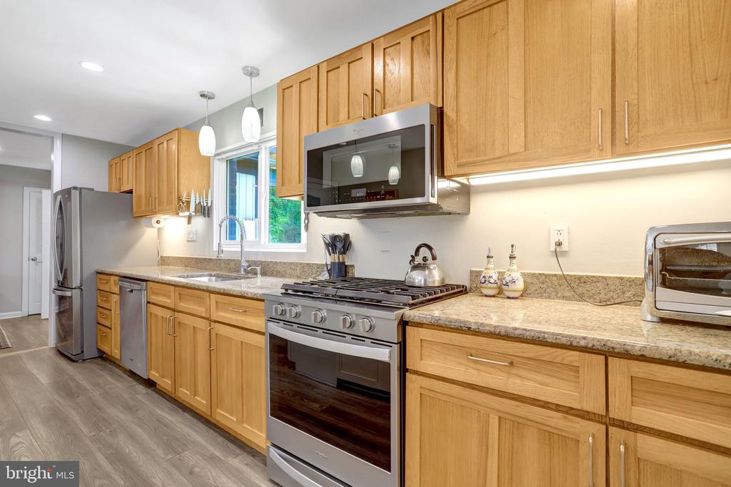 6616 BRADDOCK