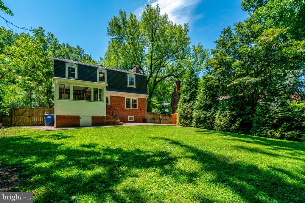 6526 OAKWOOD DRIVE