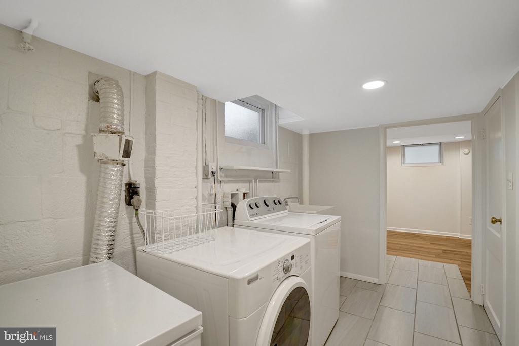 6526 OAKWOOD DRIVE