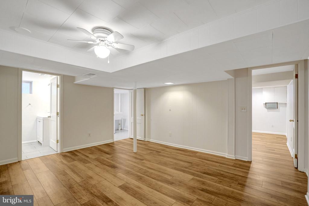 6526 OAKWOOD DRIVE