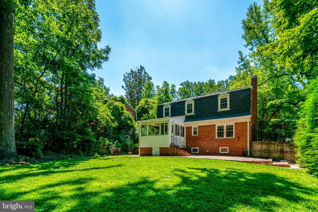 6526 OAKWOOD DRIVE