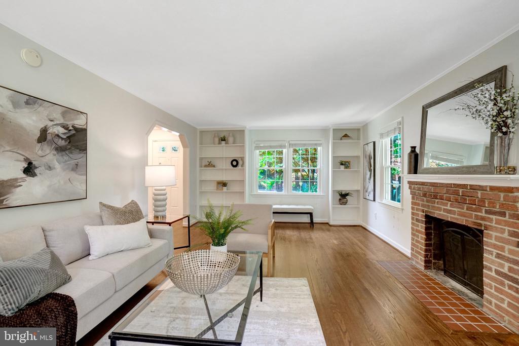6526 OAKWOOD DRIVE