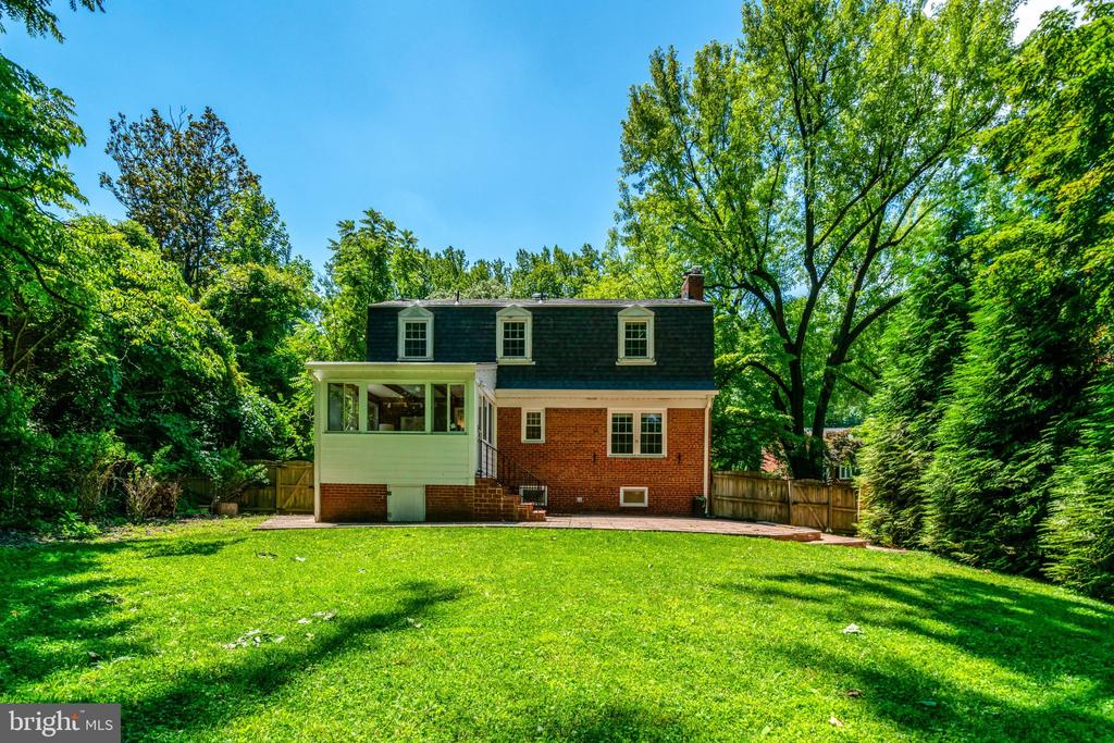 6526 OAKWOOD DRIVE