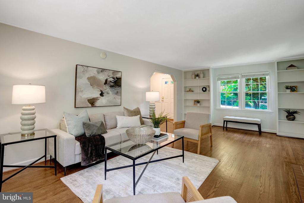 6526 OAKWOOD DRIVE
