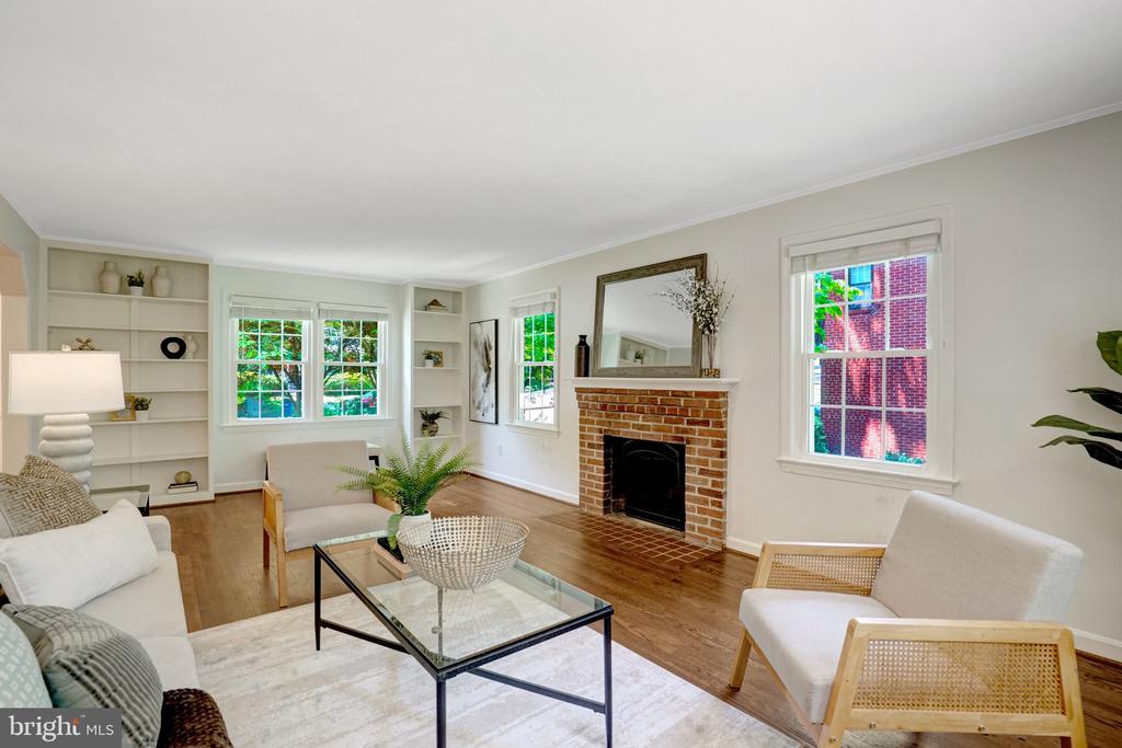 6526 OAKWOOD DRIVE