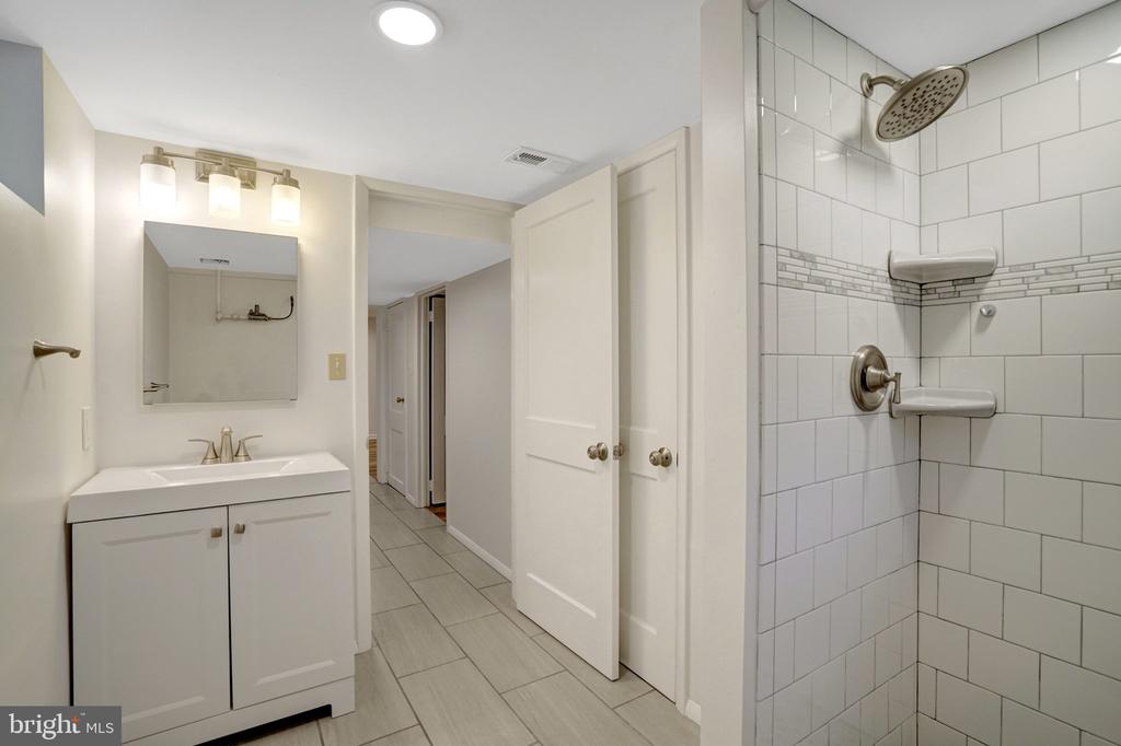 6526 OAKWOOD DRIVE