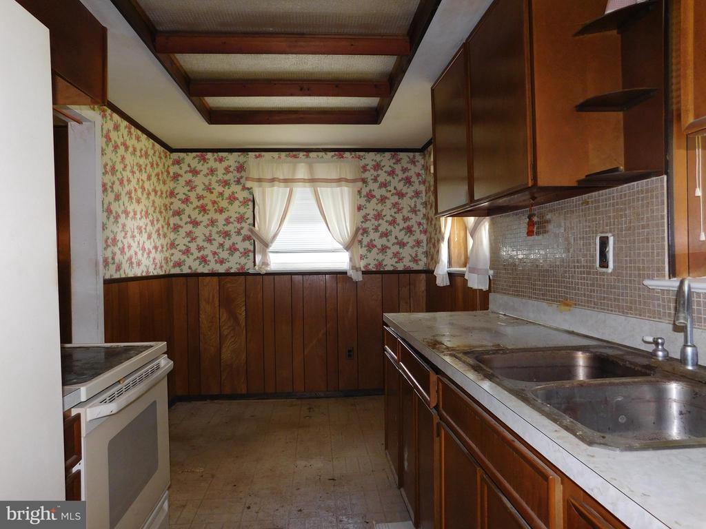 3338 SLADE COURT