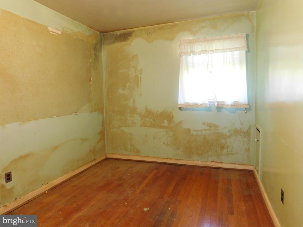 3338 SLADE COURT
