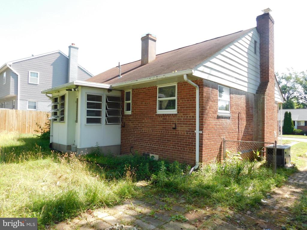 3338 SLADE COURT