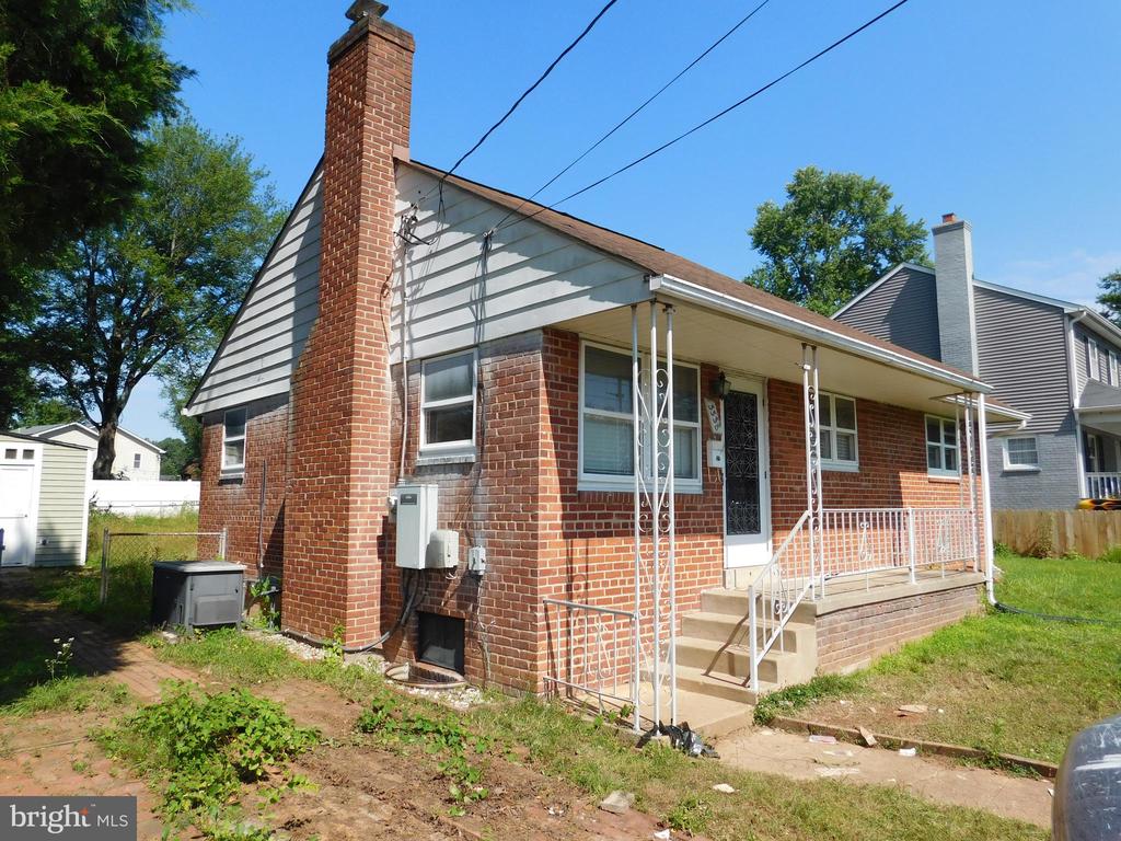 3338 SLADE COURT
