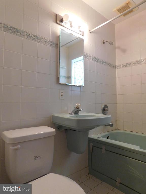 3338 SLADE COURT