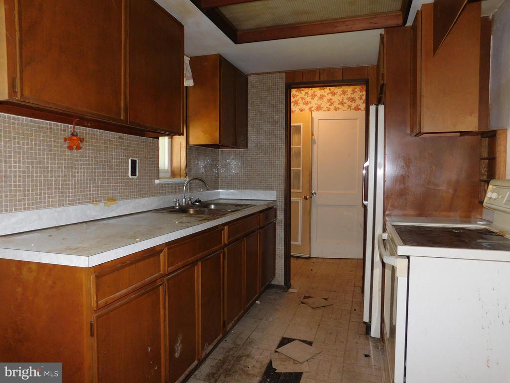 3338 SLADE COURT