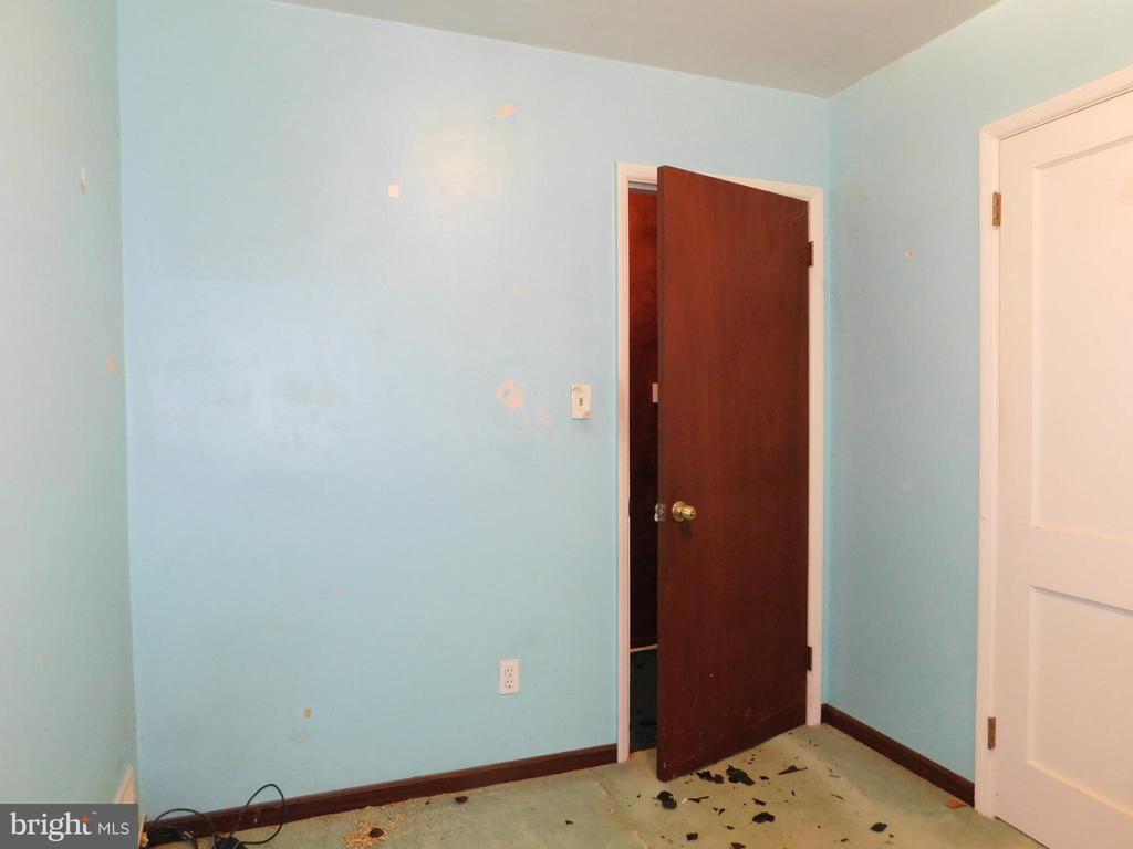 3338 SLADE COURT