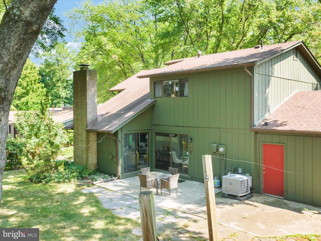 2505 Paxton St