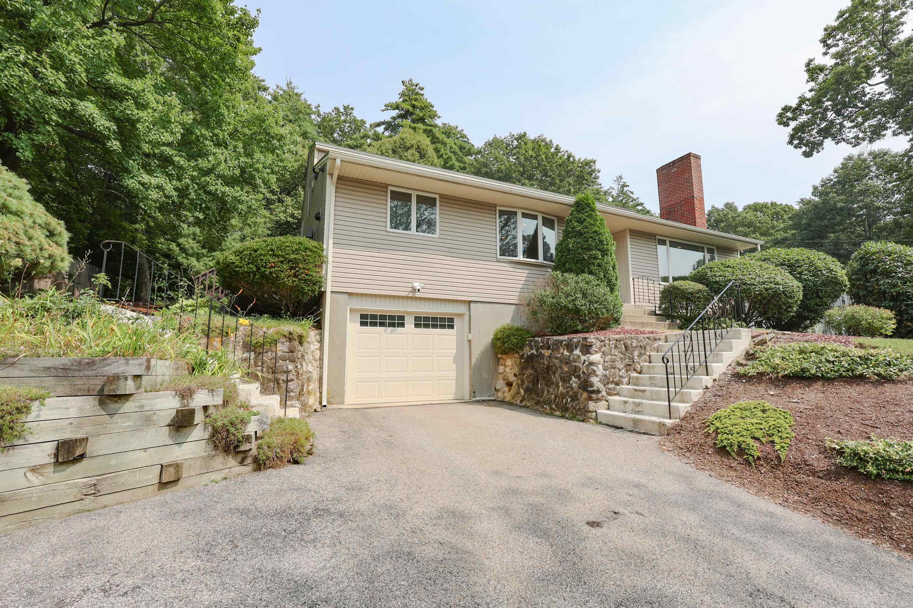 187 Pickering Street