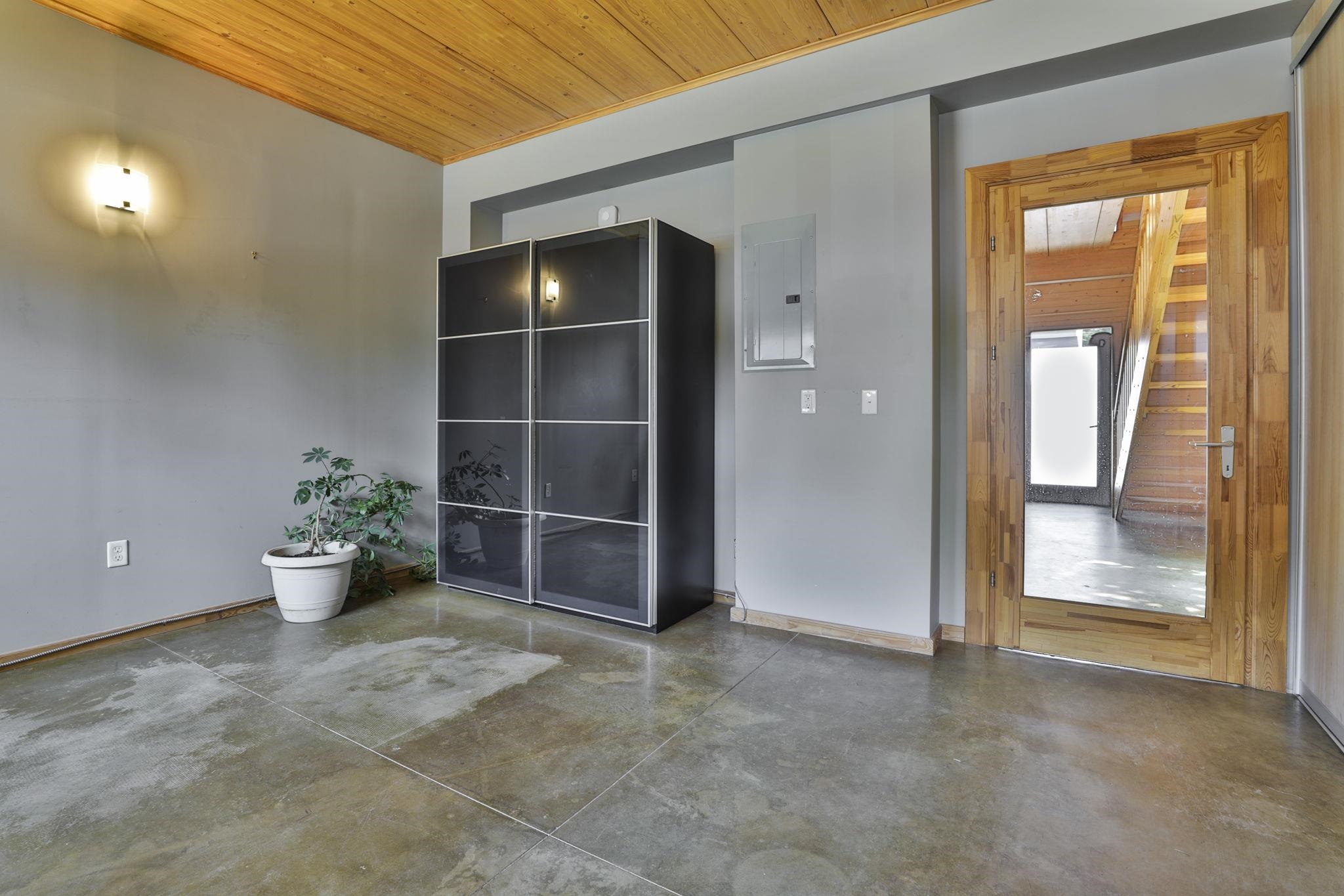 23 Vernon Street Unit: 1