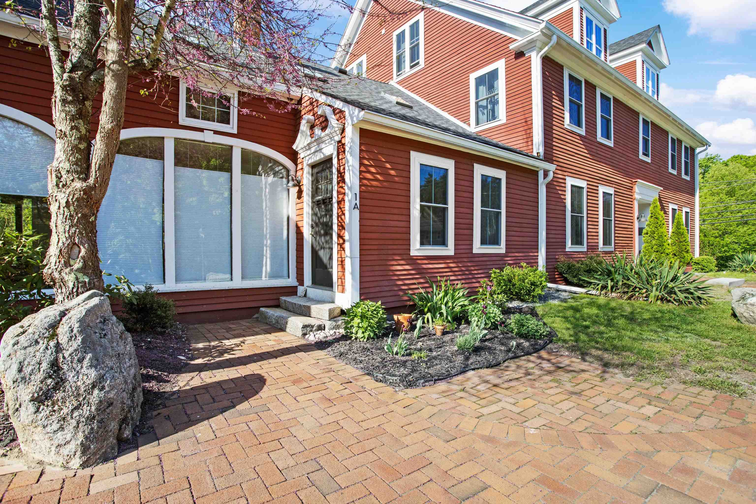 107 Ponemah Road Unit: 1A