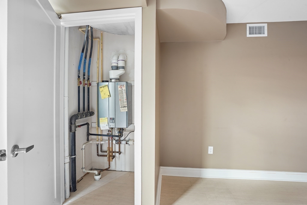 770 Washington Ave # 406