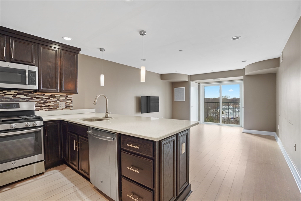 770 Washington Ave # 406