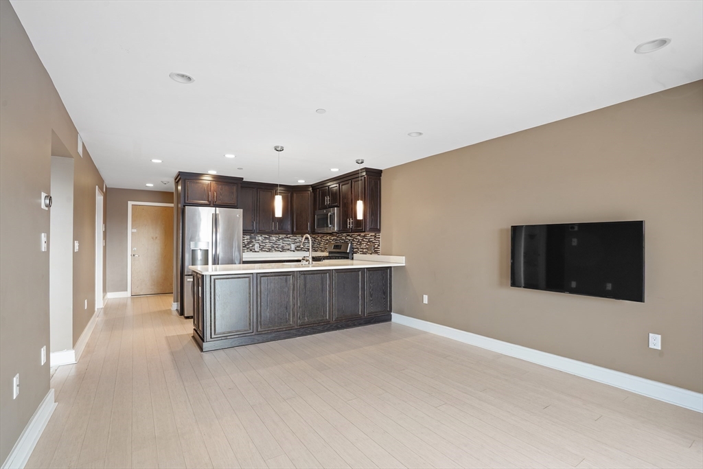 770 Washington Ave # 406