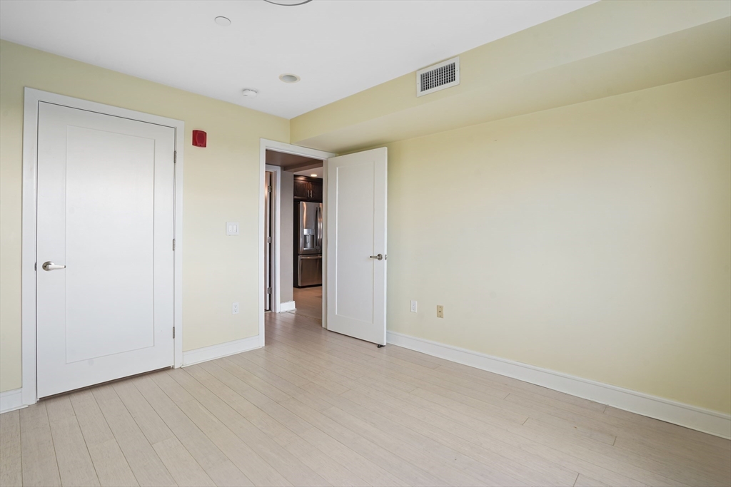 770 Washington Ave # 406