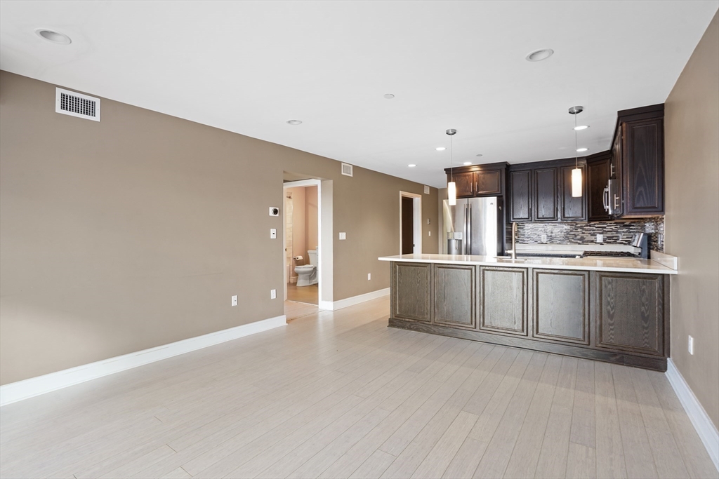 770 Washington Ave # 406