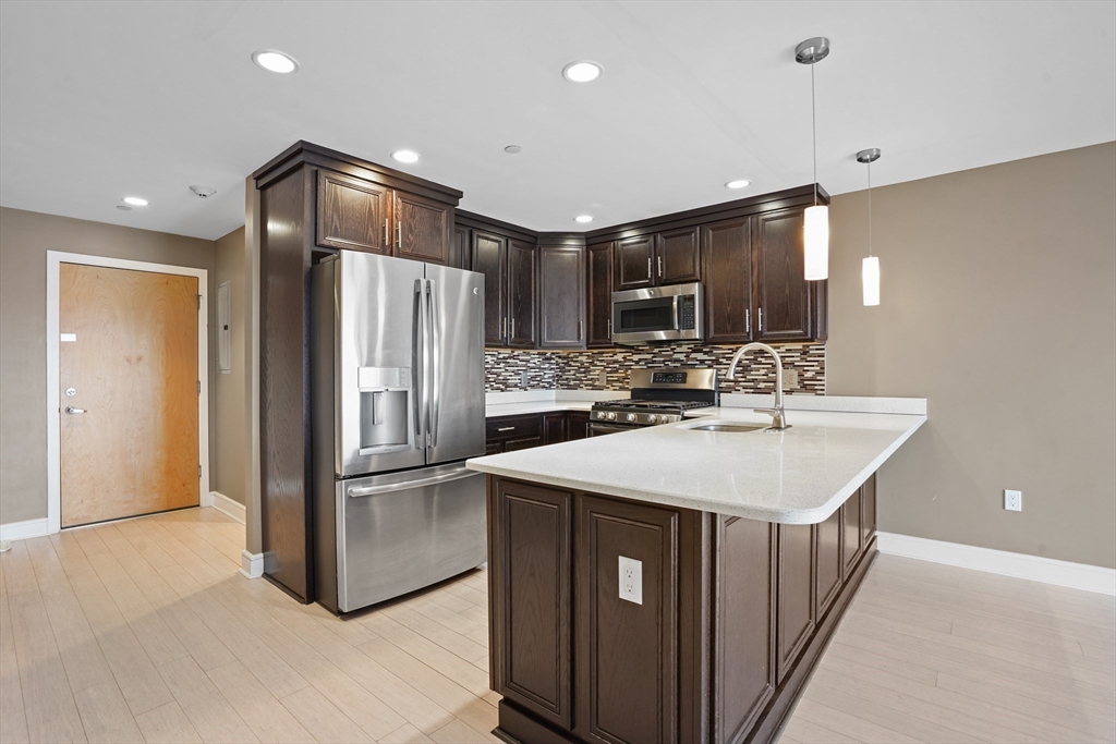 770 Washington Ave # 406