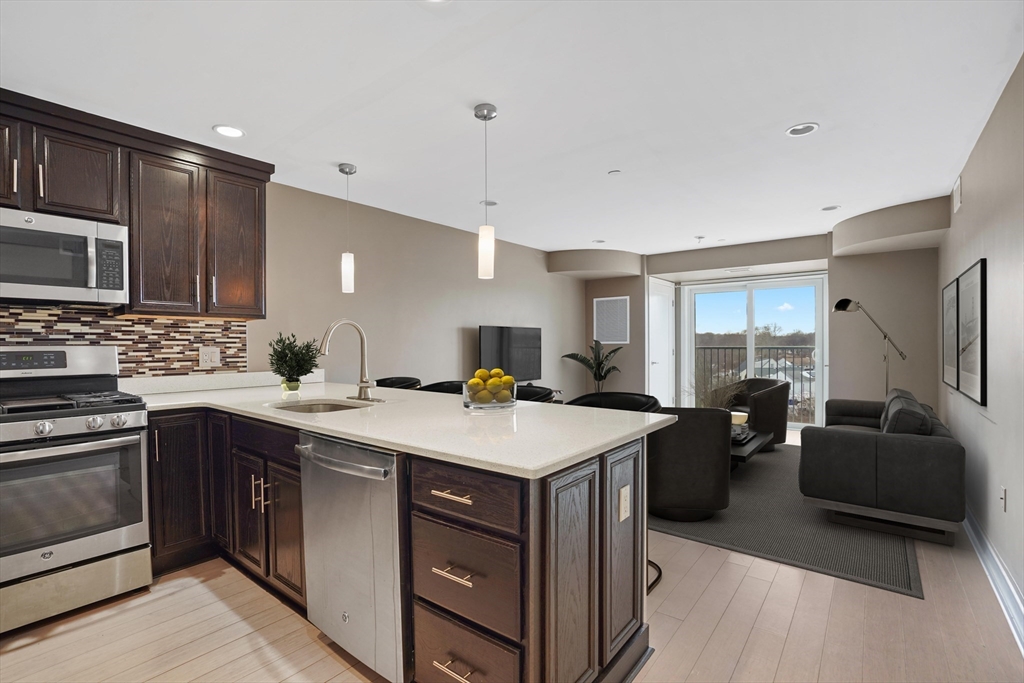 770 Washington Ave # 406