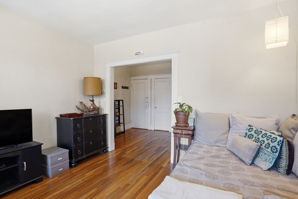 343 S Huntington Ave # 5