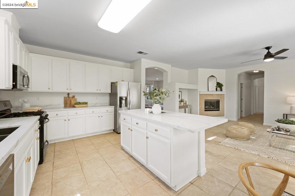 5015 HOLLOWGLEN COURT