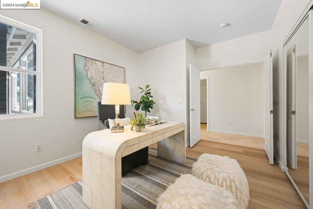 5015 HOLLOWGLEN COURT