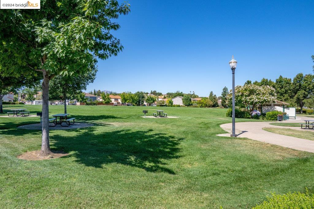 5015 HOLLOWGLEN COURT