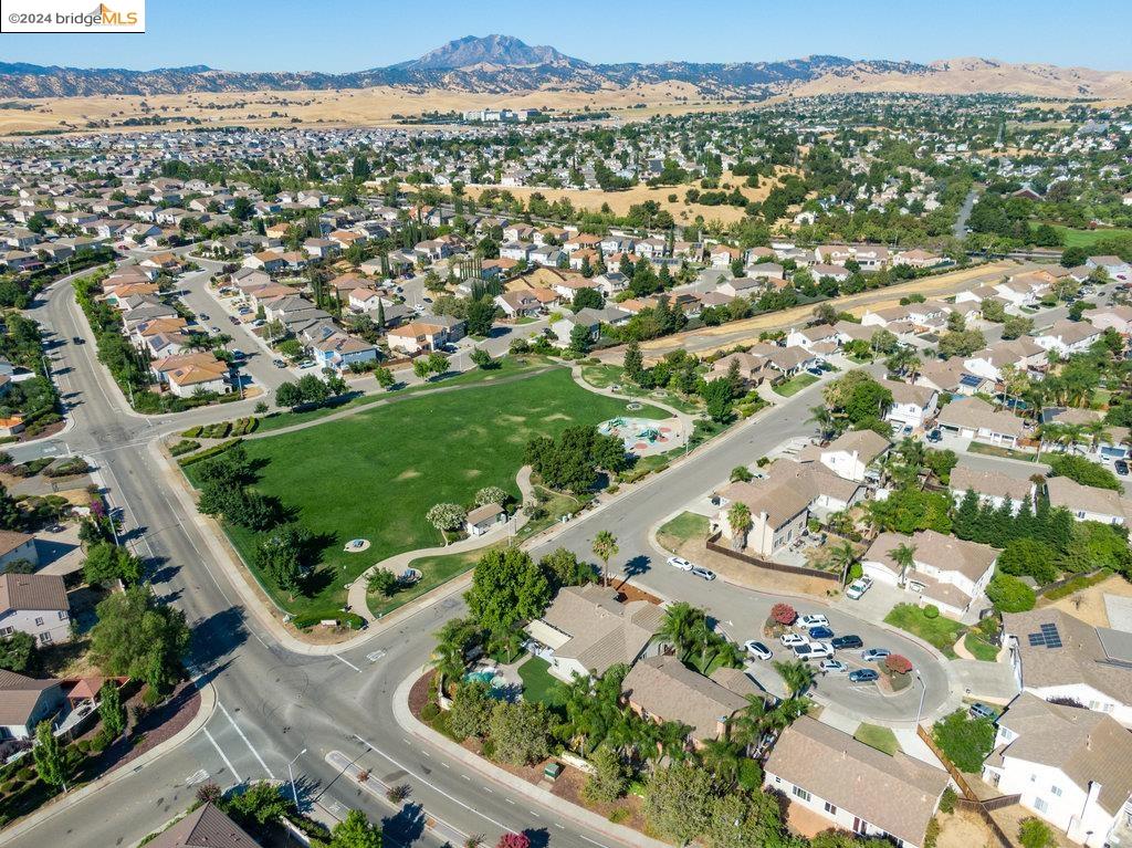 5015 HOLLOWGLEN COURT