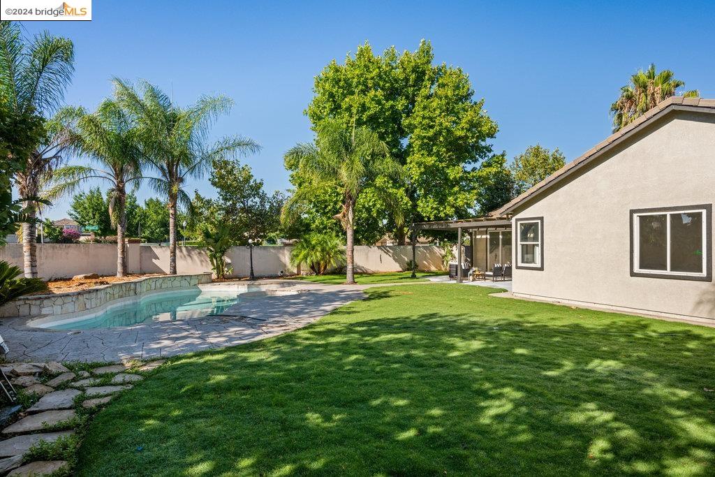 5015 HOLLOWGLEN COURT